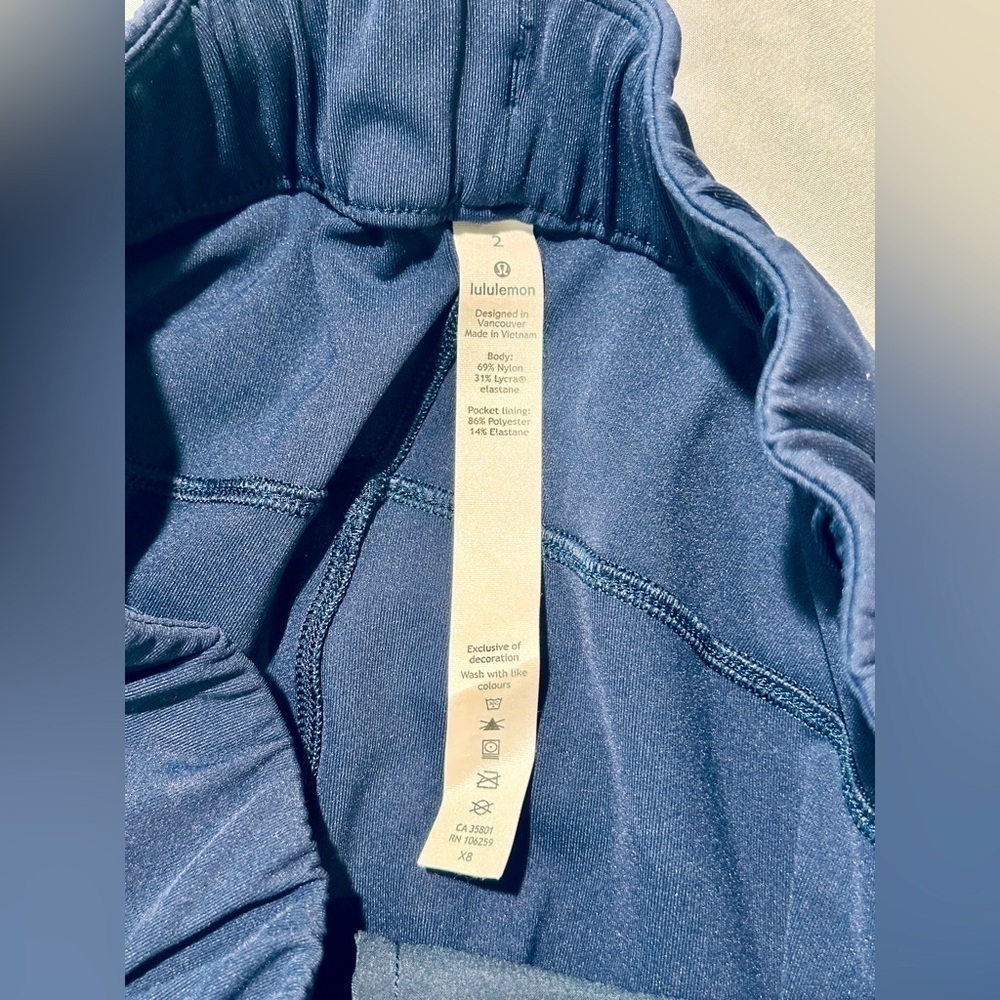 Lululemon On The Fly Crop *23" True Navy Size 2 - Picture 4 of 7